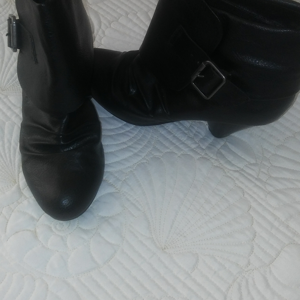 Boots - Picture 2 of 3